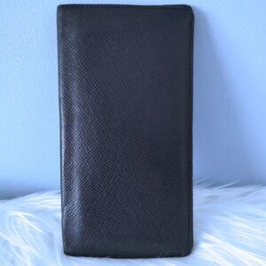 Louis Vuitton Brazza bifold taiga wallet EUC w/COA